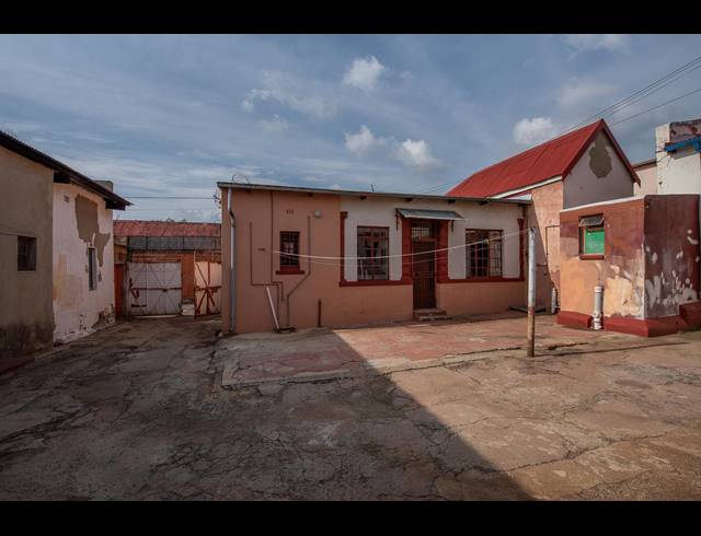 466M² BUSINESS FOR SALE IN TURFFONTEIN